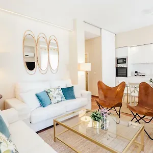 Stylish And Wide- 3bdr 3bth- Remedios Siviglia
